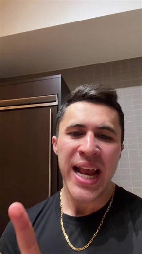 not chris olsen (@notolsennchris)’s video of chris olsen and harry styles walking