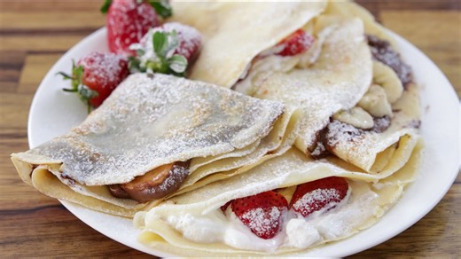 She Makes Classic French Crepes With One Simple Pan Technique