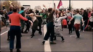 Andrew Harmer has kindly let talkRADIO publish this video of Extinction Rebellion protesters dancing on Waterloo Bridge. Describe their movements in no more than three words... ▼ | TalkTVUK