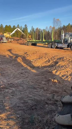 How to logging work 🚜🌲 #logging #tigercat #work #fyp #relatable #canadianlogginghistory #lumberjackheritage #oldloggingcamp #FrontierLife #comedy #tigercat #forestry #life #lifehacks #tips #howto #usa | Jazlyn Smith