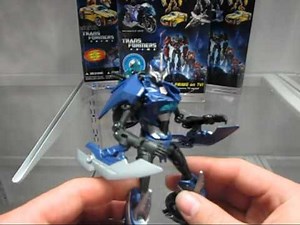 Protoman Reviews: Transformers Prime Arcee First Edition