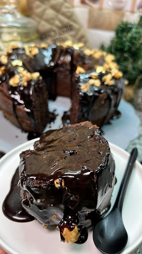 Majda RH | ‎مساء الأنوار ومع هاد الجو خاصو كيكة معلكة بالشكلاط بلا شكلاط بصوص كيجي معلك 🔥🔥 حبيباتي شوية تشجيع💖💖💖💖💝❤️ ❤️💝💝💝 علبة حليب مجفف زيت 150g ماء...‎ | Instagram