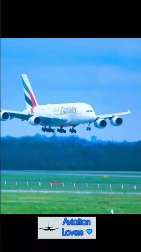 Emirates Airlines Airbus a380 beautiful look smooth landing 🇰🇼✌️✌️👑👑✈️✈️💫💫❣️❣️❤️❤️💝💝💕💕😍😎😎😎💪🥀🥀