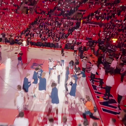 One of only four teams nationally with six straight 20-win regular seasons. Get your season tickets and be part of something special. | Fighting Illini Men's Basketball