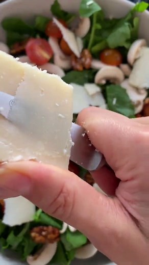 Rocca Salad Recipe with Mushrooms and Parmesan Cheese