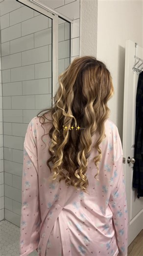 my favorite (and easiest) way to do my hair🤭 #heatlesscurls #hairtok #hair