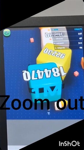 zoom out Vs zoom in cubes2048.io
