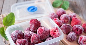 Décongeler des fraises : les astuces pour gagner du temps et éviter de les abîmer