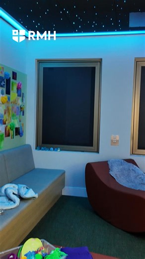 This R U OK Day, Eleanor, Occupational Therapist at the RMH, is sharing sensory modulation approaches that can help you regulate your nervous system when you feel stressed, anxious or depressed 😞 As Eleanor likes to say: “If you have a nervous system, you can use sensory modulation approaches.“ What sensory approach might you try? 👂🏼👄🫳🏼💐 | The Royal Melbourne Hospital