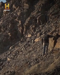 El equipo fue invitado a visitar el lugar donde se encontraron los extraños cuerpos momificados, ubicados entre las líneas de Nazca y las líneas de Palpa, en una zona de cerros de piedra donde se hallan las cuevas con las recámaras que contenían dichos cuerpos. 📺 ¿Te gustó este video? Cuéntanos por qué abajo en comentarios. #MomiasDeNazca | HISTORY