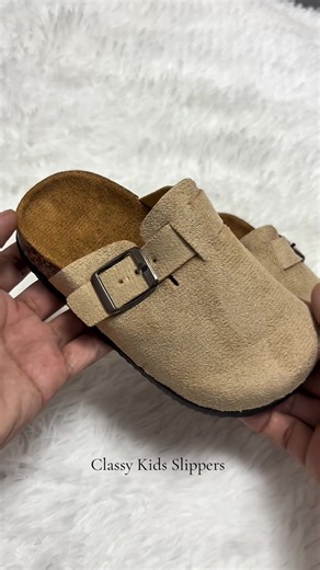These clogs = instant outfit upgrade for my kid 😎 #KidsSlippers #KidsOOTD #clogsforkids