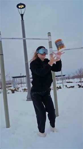 Calisthenics Athlete Conquers Freezing Outdoor Workout Challenge #Calisthenics #WinterWorkout