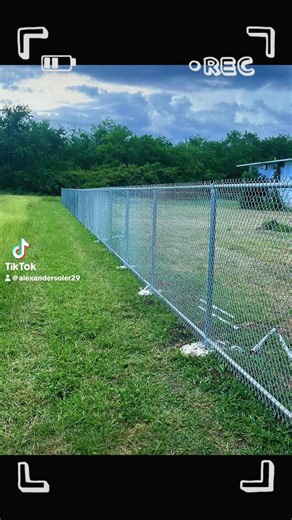 Alexander Soler on Instagram: "Verjas cyclone fence 787-327-8000 estimados gratis"