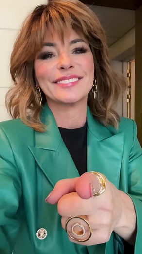 Your reaction to Waking Up Dreaming has been... unreal 🥹🥰 We clearly all love to daydream!! 😂 I'm definitely a daydreamer - I love that escapism and the feeling of making up what it is you might wanna be. For this song I was daydreaming about being a rockstar!! And I'm very happy I got to channel that in the music video 🎸 #newmusic #wakingupdreaming