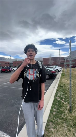 first interviews back at school!! Let's us know for any new questions 🙏🙏 #interview #questions #school @Simeon Sugu @troyk @aisaonthebeat @emery @Grant Shelley @khloetauu @krew_jones @oremtigersglazers @M16 @cal.dg