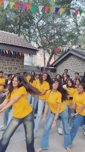 Flash mob dance by girls 🔥❤️😍 #trending #dance #collegesong #dancer #sppu #dancecover #groupdance