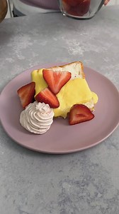 Need a budget-friendly dessert for Easter? 🐰🍰 With the help of a stand mixer, this Angel Food Cake with Lemon Curd is super easy to make. Use the egg whites in the cake and the yolks in the lemon curd, so nothing is wasted! Find the recipe here: https://bit.ly/3VrKKiJ #easter #budgetfriendlyrecipes #letsgetcooking #dessert | Pampered Chef Canada