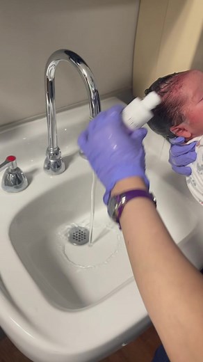 currently crying at this video 🥺🥺 baby girls first hospital bath 😢💞💞💞 #hospitalbath #maybaby #babygirl #mommysgirl #girlmom #baby #babybath