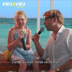 Liselot heeft wel zin in in zingen met haar vader. 🤩🎤 | Prijsvrij