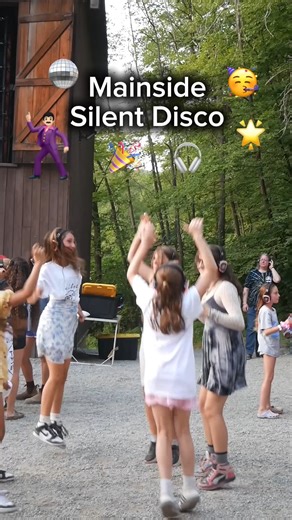 Different songs, same smiles — Mainside’s silent disco brought the beats and the fun! 🎧 | Surprise Lake Camp