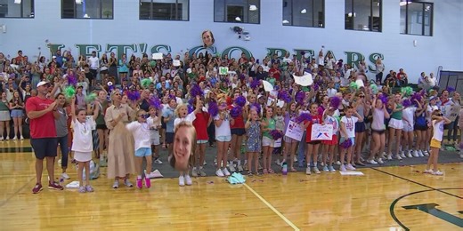 Harpeth Hall cheers on alumnus Gretchen Walsh to silver medal