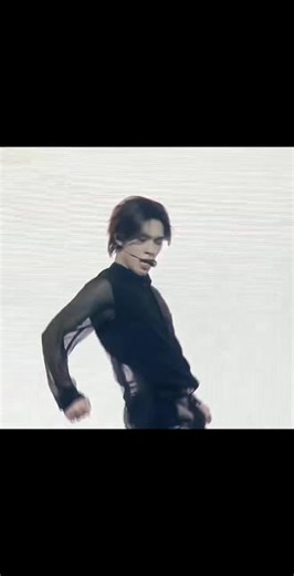 hendery的脸真的权威…#向全世界安利 #黄冠亨 #威神V #舞台 #hendery