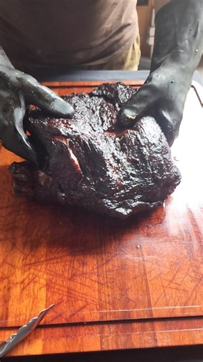 Pecan wood smoked pork shoulder after 12 hours low and slow in the Big Green Egg. . . . . . #pulledpork #smokedmeat #smokedfood #smokedpork #porkshoulder #sydneyfoodblogger #biggreenegg #biggreeneggaustralia #1300eatbbq #bbqblogger #sydneyfoodie #sydneylocal | BBQAroma