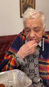 344K views · 4.3K reactions | Preparo la pignolata al miele per nonna Santa. Iolanda, a mia madre piace molto. A fine video l'assaggio Ricetta di VivoMangiando https://www.vivomangiando.it/recipe/pignolata-al-miele-siciliana-dolce-di-carnevale/ #ricetta #pignolata #tradizioni #food #dolci | Bella Sicilia | Facebook