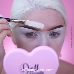 The Bratz doll look is especially impressive 😻 by @tiffanylynettedavis IG : https://bit.ly/2qrkqW0 | Beauty Studio