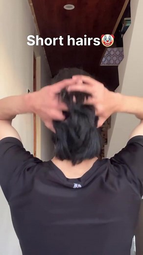 Eren Yeager y su cabello largo en la serie