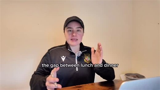 Clip from a longer form feedback video shot into the January kickstart and MBF Online Hub members today 👩‍💻 We covered a lot of topics today and one I find a lot of people will relate to and helpful is around the topic of snacking and “identifying trigger times” for these snacks. An example of a trigger time for snacking, common to many is mid-afternoon where a craving might be setting in, you’re looking for a pick me up to see out the rest of the working day. Subconsciously you have developed