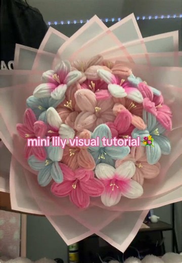 So many people asked me to make a tutorial on how i made the mini lilies in this bouquet!! 💗🩵🤍 - #pipecleanerbouquet #lily #valentinesday #tutorials #pipecleanerflowers