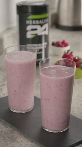 Berries are a great source of antioxidants. This Vanilla Berry Antioxidant Shake will become your favorite shake for the season 🍓 Ingredients: 2 scoops Herbalife24®Formula 1 Sport, Creamy Vanilla ¼ cup fresh or frozen cranberries ¼ cup fresh or frozen strawberries 1 cup almond milk (beverage) 3-5 ice cubes 155 calories 11 g protein | Herbalife24
