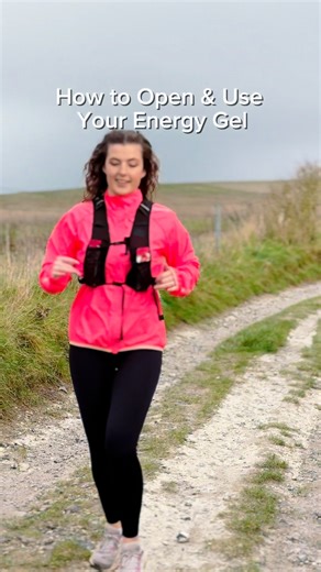 Here’s a quick step-by-step for fuelling on the go with our new Energy Gel packs 🏃‍♀️💥 Whether you’re mid-run, mid-ride or mid-race - it’s all about quick energy, no faff. 💪 Tougher pack = less chance of leaks 🔗 Tethered top = stays attached so it’s easier to bin in one piece (and less likely to end up on the trails) 😋 Same great taste, now in a smarter pack One quick watch and you’ll be set 👇 #FuelThatHIGH5Feeling #OnTheGoFuel #EnergyGel #Tips #HIGH5SportsNutrition | HIGH5 Sports Nutritio