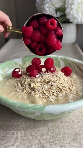 Raspberry Muffins 😊: https://glow-diaries.com/vegan-raspberry-muffins/
