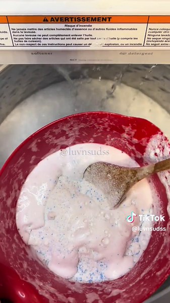 Powder pours, tray pour, bleach reaction, paste, and liquid pour all in one video! I love it here! 😍 #laundry #laundrytok🧺 #laundrytok #clean #cleantok #laundryoverload #laundrydetergent #suds #sudsy #overload #fyppppppppppppppppppppppp #fyp #fypシ゚viral #pinalen #mexican #blue #tide #oxiclean #biz