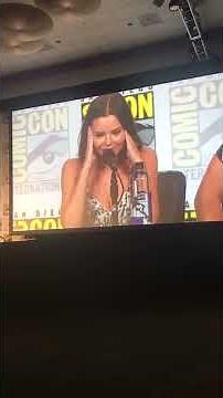SDCC 2018 - Eline Powell Sings the Siren Song