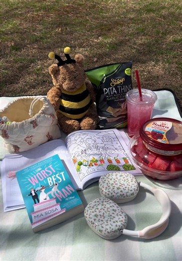 Enjoying Spring Reading Vlog at the Park