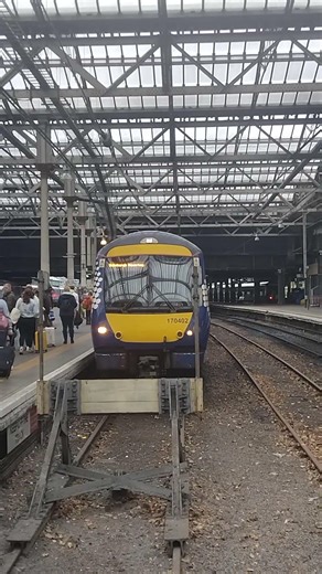 Class 170 arrives into Edinburgh Waverly
