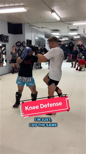 Knee Defence 🦵🛡️• Knees are notoriously hard to defend, this tactic that is underused and makes countering a knee very effective. Remember the force applied is not a punch but rather a Teep with your arm. Give it a shot and let me know how it goes! #muaythai #striking #mma #nakmuay #koifit