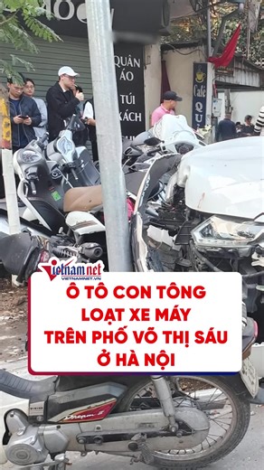 Ô tô con tông xe máy ở phố Võ Thị Sáu