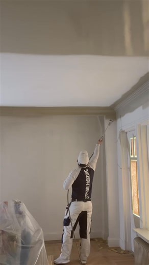 25K views · 275 reactions | Spray a showroom-smooth ceiling using the Graco CleanShot Valve and tip extension. This setup ensures a perfect, consistent spray finish overhead, while keeping your two feet on the ground. Less overspray, less fatigue: it's a win-win combination.  Dani Fixar | Graco Contractor Equipment - EMEA | Facebook