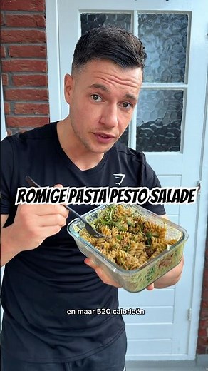 Creamy pesto pasta salad | 520 calories and 45g protein #pasta #food #weightloss #nutrition