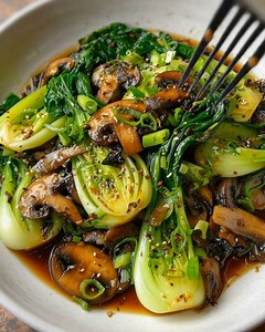 Bok Choy with Mushrooms in Oyster Sauce Ingredients: 2 tablespoons vegetable oil 1 pound bok choy, chopped (about 4 cups) 8 ounces mushrooms, sliced (shiitake or button mushrooms work well) 3 cloves garlic, minced 2 tablespoons oyster sauce ...... Full Recipe in Coʍmеոτ 💬 | Yay Food