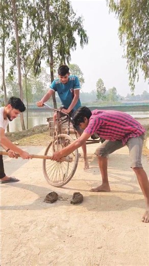 How to cut a cake with cow dung on the streets of America?😱 #funnycomedy #cakevideos