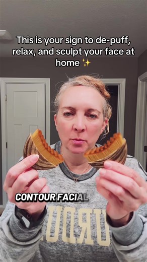 One of my favorite ways to slow down and pamper myself 🤍 These contour facial brushes are incredibly soft and perfect for lymphatic drainage facial sculpting. I show exactly how I use them to help reduce puffiness, relax facial tension, and encourage healthy circulation. Such an easy self-care habit — and they make a great gift too because they’re so reasonably priced ✨ Grab them from my shopping list and treat yourself 💆‍♀️ #lymphaticdrainage #facialmassage #facesculpting #depuffing #selfcare