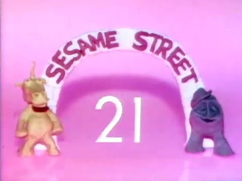 Sesame Street - Episode 21 (1969, Big Bird discovers balloons and Susan in the kitchen)