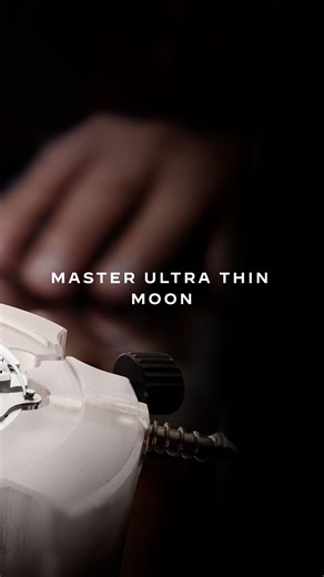 Jaeger-LeCoultre on Instagram: "New Master Ultra Thin Moon. #Master _ Master Ultra Thin Moon Designed, made and assembled in our Manufacture _ Presenting the Master Ultra Thin Moon with a distinctive new grained copper-coloured dial that shifts beautifully with the light from soft, powdered reflections to deeper warmth. The subtle texture and delicate contrasts bring new codes to a signature Maison’s design. _ #JaegerLeCoultre #Master"