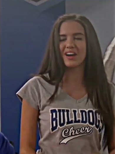 Sophie De La Rosa - Bella and the bulldogs