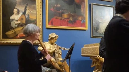 American Classical Orchestra | New York Music on Instagram: "Amazing recorder solo by Rachel Begley playing a movement from Handel’s “Il delirio amoroso”, surrounded by musical images @metmuseum . #periodinstruments"